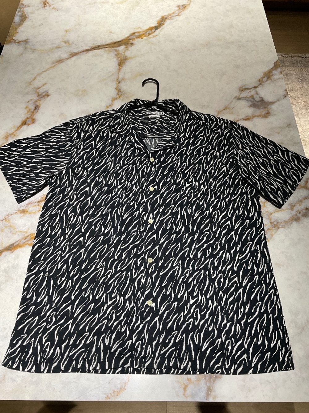 ZARA Men’s Black & White Patterned Short-Sleeve Shirt – Size Large